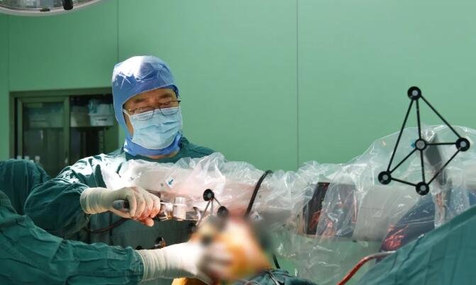张传开主任医师应用史塞克Mako骨科机器人实施<a href='http://www.xzrcyy.com/plus/list.php?tid=85' target='_blank'><u>关节置换</u></a>手术