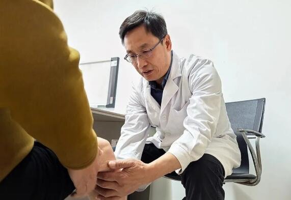 <a href='http://www.xzrcyy.com/' target='_blank'><u>徐州仁慈医院</u></a>